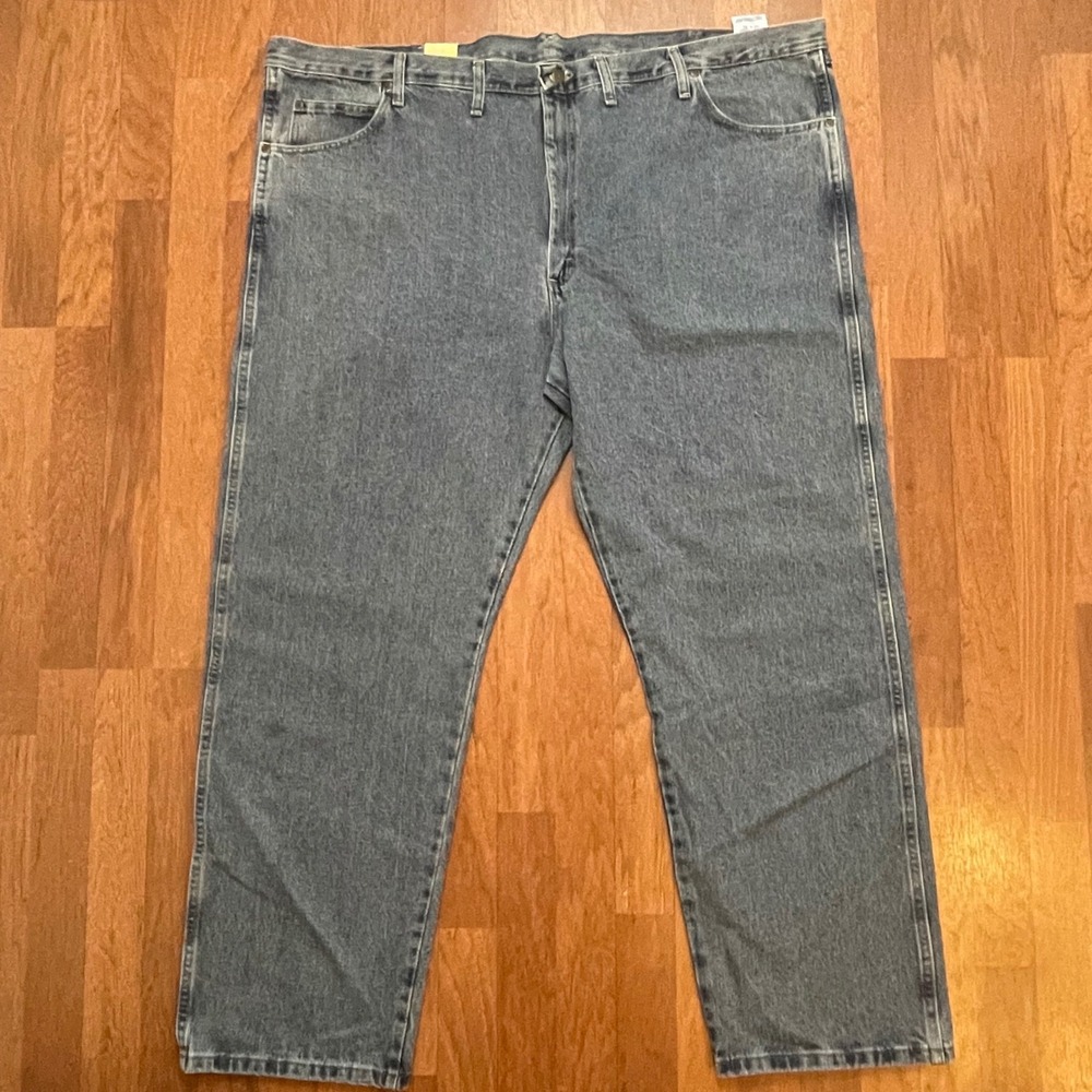 Wrangler Rugged Wear Relaxed Fit Jeans Mens 52x32 Blue Denim 1035001GI NWT